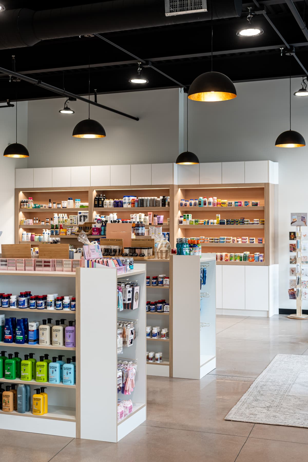 Compounding pharmacy equipment